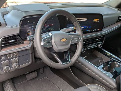 New 2026 Chevrolet Suburban Premier RWD image 9