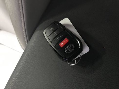 Used 2025 Toyota Camry SE FWD image 12