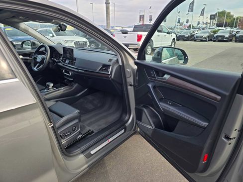 Certified 2025 Audi Q5 2.0T Premium Plus w/ Premium Plus Package image 12