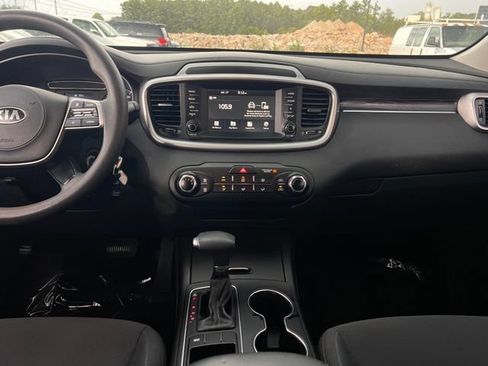 Used 2019 Kia Sorento FWD image 15