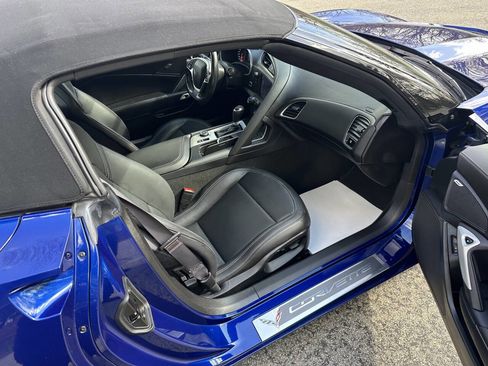 Used 2017 Chevrolet Corvette Stingray 2dr Convertible w/1LT image 14