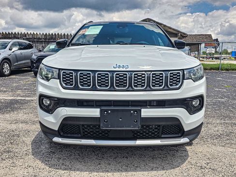 Used 2022 Volkswagen Atlas Cross Sport SE AWD/4WD image 2