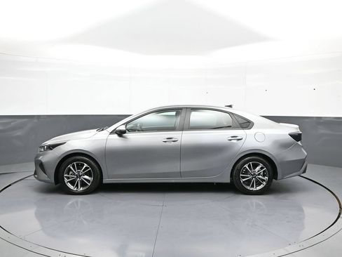 Used 2022 Kia Forte LXS w/ LXS Technology Package FWD image 9