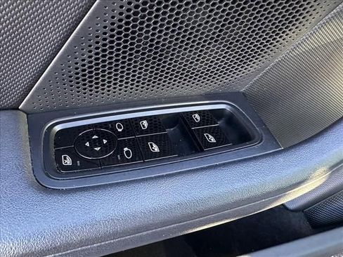 Used 2020 Porsche Taycan 4S image 22