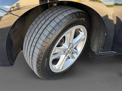 Used 2017 Chevrolet Cruze LT w/ Sun And Sound Package image 10