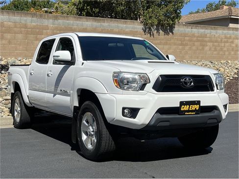 Used 2015 Toyota Tacoma PreRunner image 36
