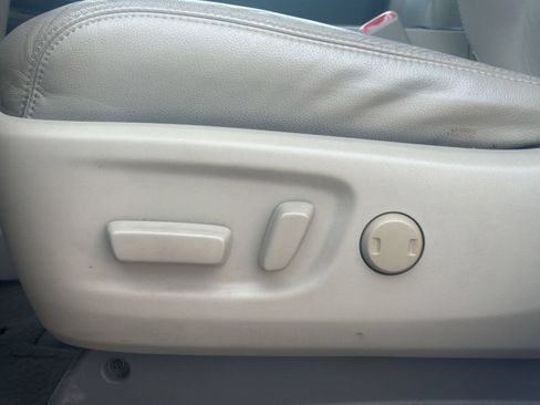 Used 2011 Toyota Sienna XLE w/ XLE Navigation Pkg FWD image 15