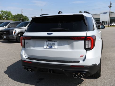New 2026 Ford Explorer ST RWD image 7