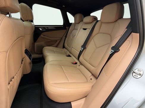 Used 2022 Porsche Macan AWD/4WD image 22