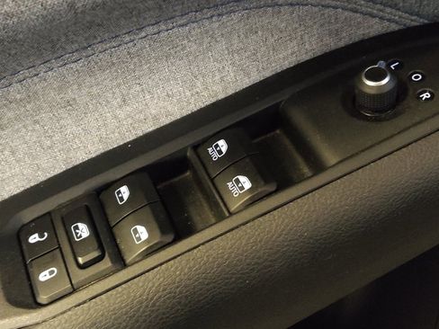 Used 2024 Jeep Compass Latitude image 27