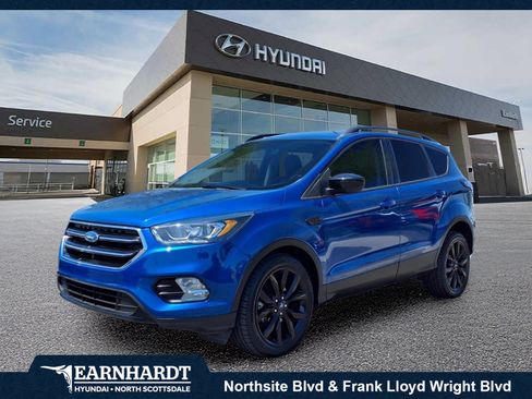Used 2018 Ford Escape SE w/ SE Sport Appearance Package FWD image 1