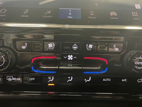 Used 2024 Jeep Grand Cherokee Overland image 14