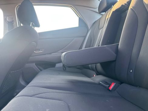 Used 2025 Hyundai Elantra SEL FWD image 33