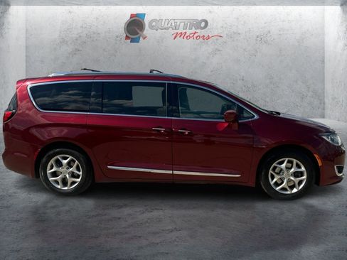 Used 2018 Chrysler Pacifica Touring-L Plus w/ Tire & Wheel Group FWD image 7