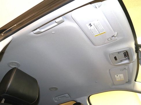 Used 2020 Chevrolet Traverse LT w/ LT Premium Package image 90