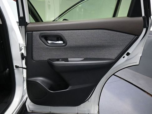 Used 2023 Nissan Rogue SV image 21