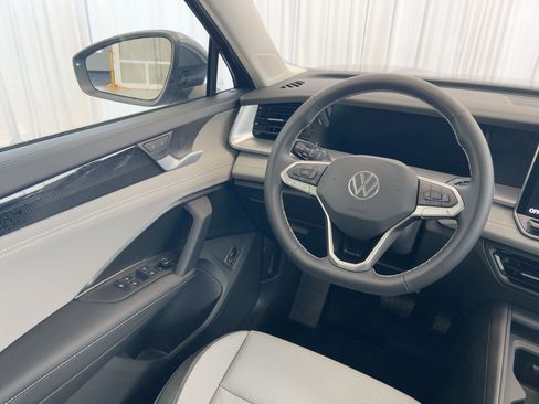 New 2026 Volkswagen Tiguan SE image 25