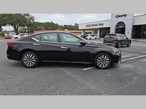 Used 2024 Nissan Altima 2.5 SV image 34