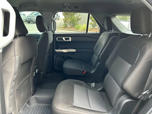 Used 2023 Ford Explorer XLT RWD image 13
