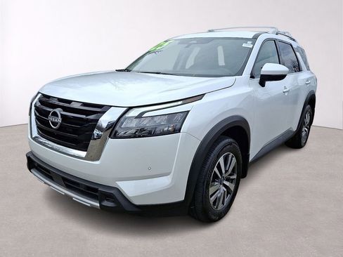Used 2025 Nissan Pathfinder SL AWD/4WD image 3