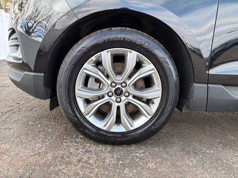 Used 2024 Ford Edge Titanium image 29