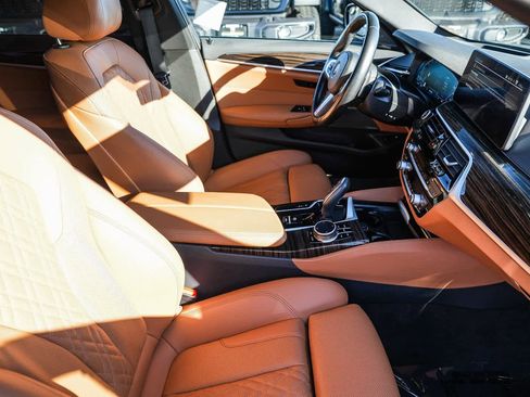 Used 2023 BMW 530e w/ M Sport Package image 15