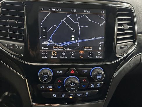Used 2020 Jeep Grand Cherokee Limited w/ Premium Lighting Group image 24