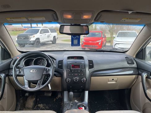 Used 2011 Kia Sorento LX w/ Convenience Pkg image 5