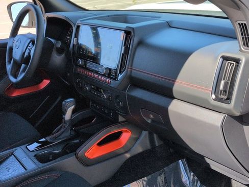 Used 2025 Nissan Frontier PRO-4X w/ Pro Convenience Package image 21