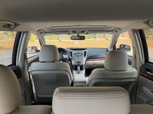 Used 2011 Subaru Outback 2.5i Limited w/ PWR Moonroof Pkg image 22