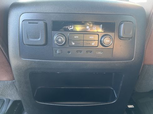 Used 2020 Chevrolet Suburban Premier w/ Premier Plus Edition image 22