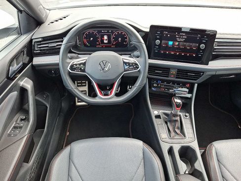 Used 2025 Volkswagen Jetta GLI Autobahn FWD image 11