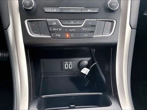 Used 2019 Ford Fusion SE image 15