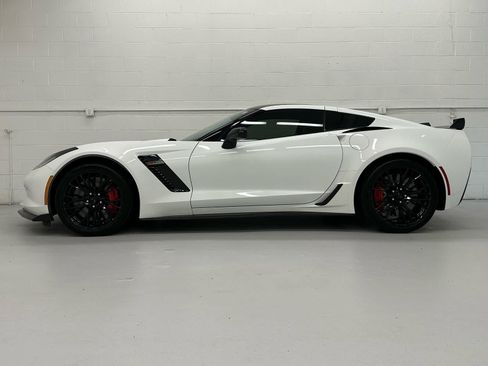 Used 2016 Chevrolet Corvette Z06 w/ 3LZ Preferred Equipment Group RWD image 3
