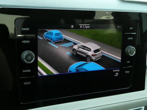 New 2025 Volkswagen Taos SE image 38