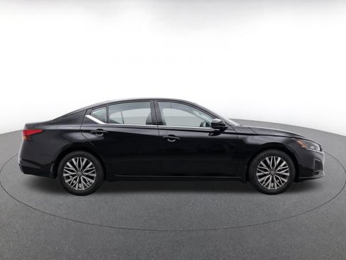 Used 2025 Nissan Altima 2.5 SV FWD image 10