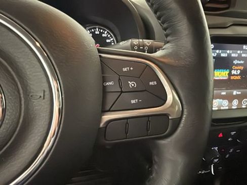 Used 2022 Jeep Renegade Latitude AWD/4WD image 16