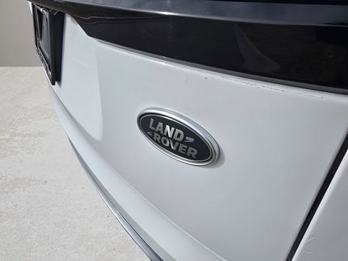 Used 2022 Land Rover Range Rover Velar R-Dynamic S image 11