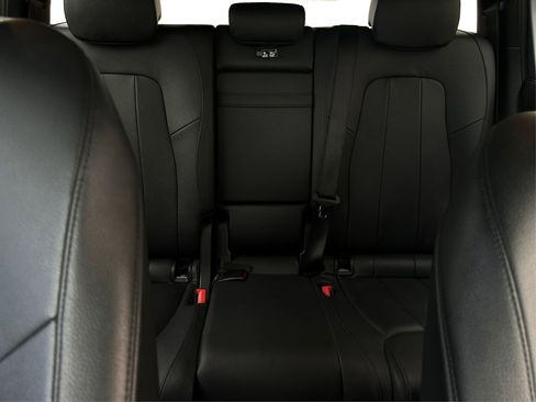 Used 2021 Mercedes-Benz GLB 250 4MATIC w/ Premium Package image 19