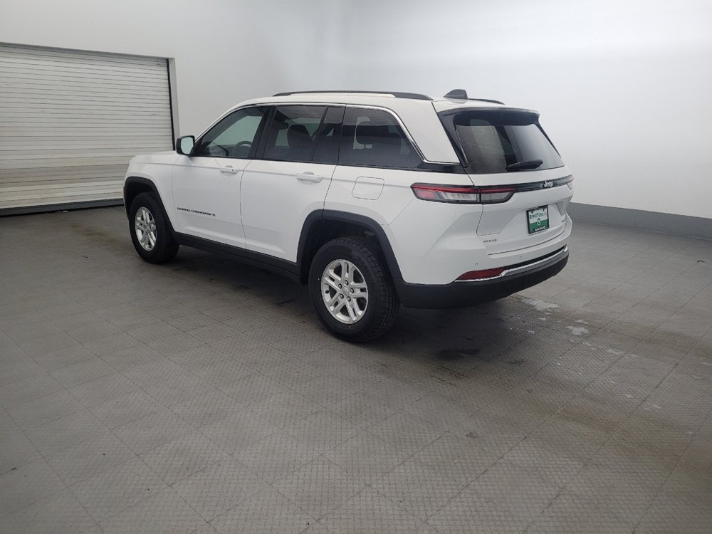 Used 2023 Jeep Grand Cherokee Laredo AWD/4WD image 3
