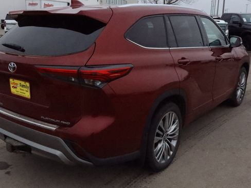 Used 2022 Toyota Highlander Platinum AWD/4WD image 8