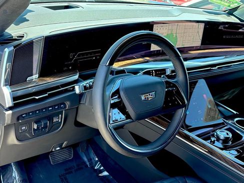 Used 2025 Cadillac Escalade Sport Platinum image 9