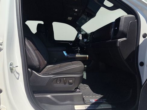 Used 2022 Chevrolet Silverado 1500 High Country w/ Z71 Off-Road Package image 13