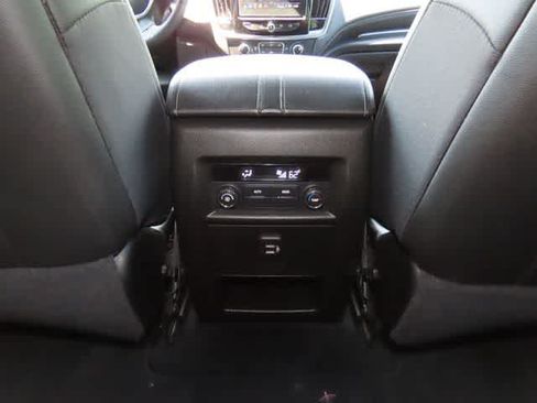 Used 2023 Chevrolet Traverse LT FWD image 24
