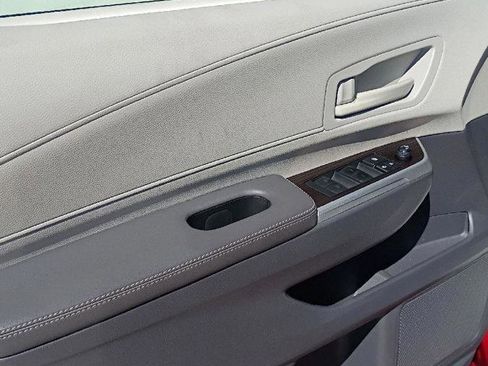 Used 2023 Toyota Sienna LE image 9