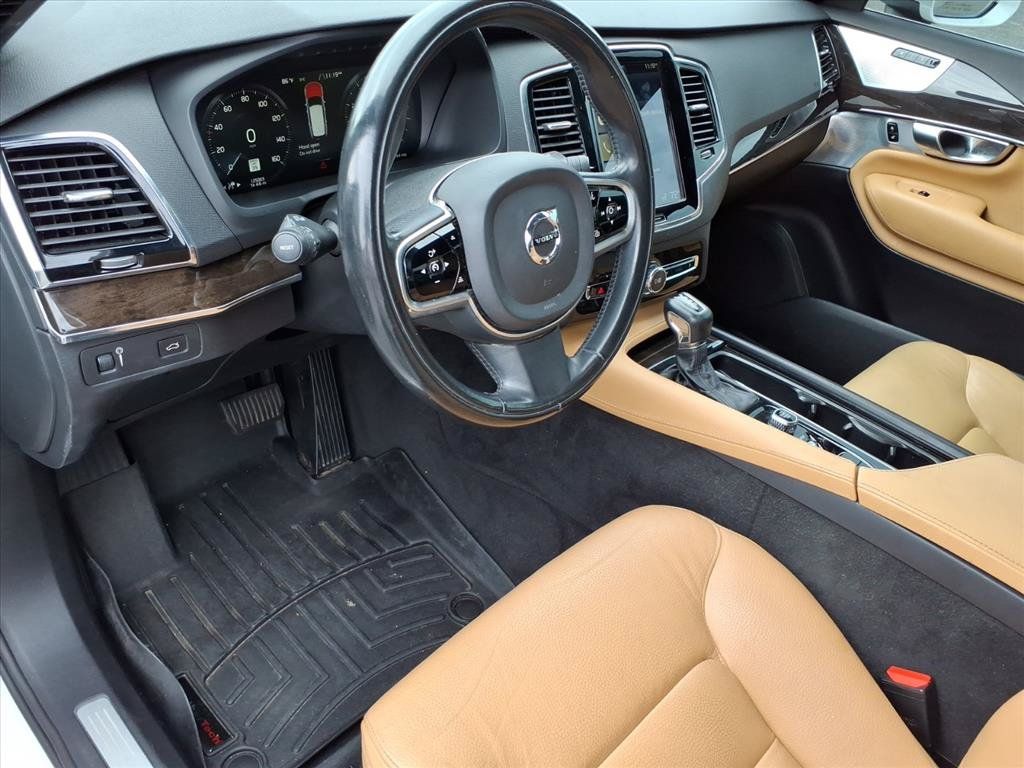 Used 2018 Volvo XC90 T6 Momentum w/ Momentum Plus Package AWD/4WD image 11