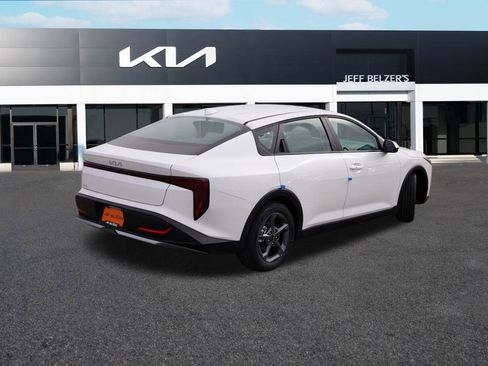 New 2025 Kia K4 LXS image 3