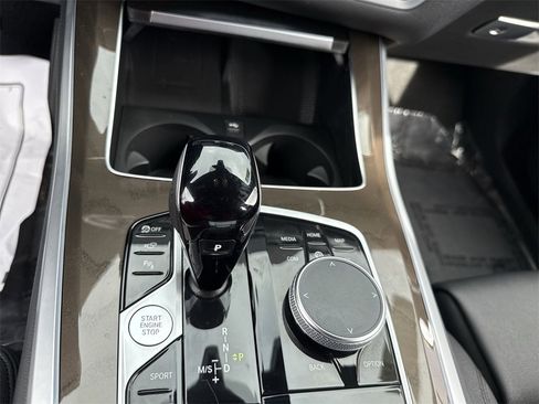 Used 2022 BMW X5 sDrive40i w/ Climate Comfort Package image 19