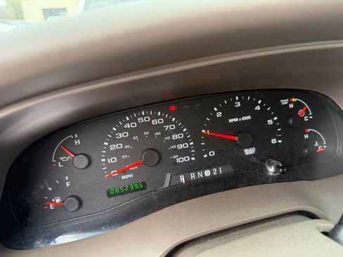 Used 2002 Ford Excursion Limited image 2