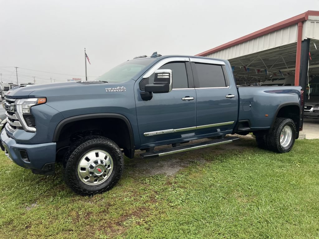 Used 2024 Chevrolet Silverado 3500 High Country w/ High Country Premium Package AWD/4WD image 8